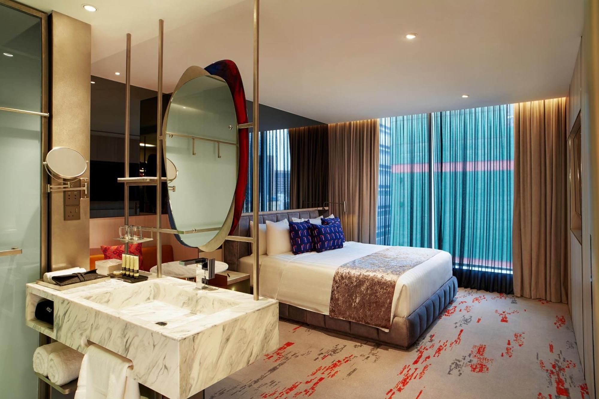 Platinum Suite window