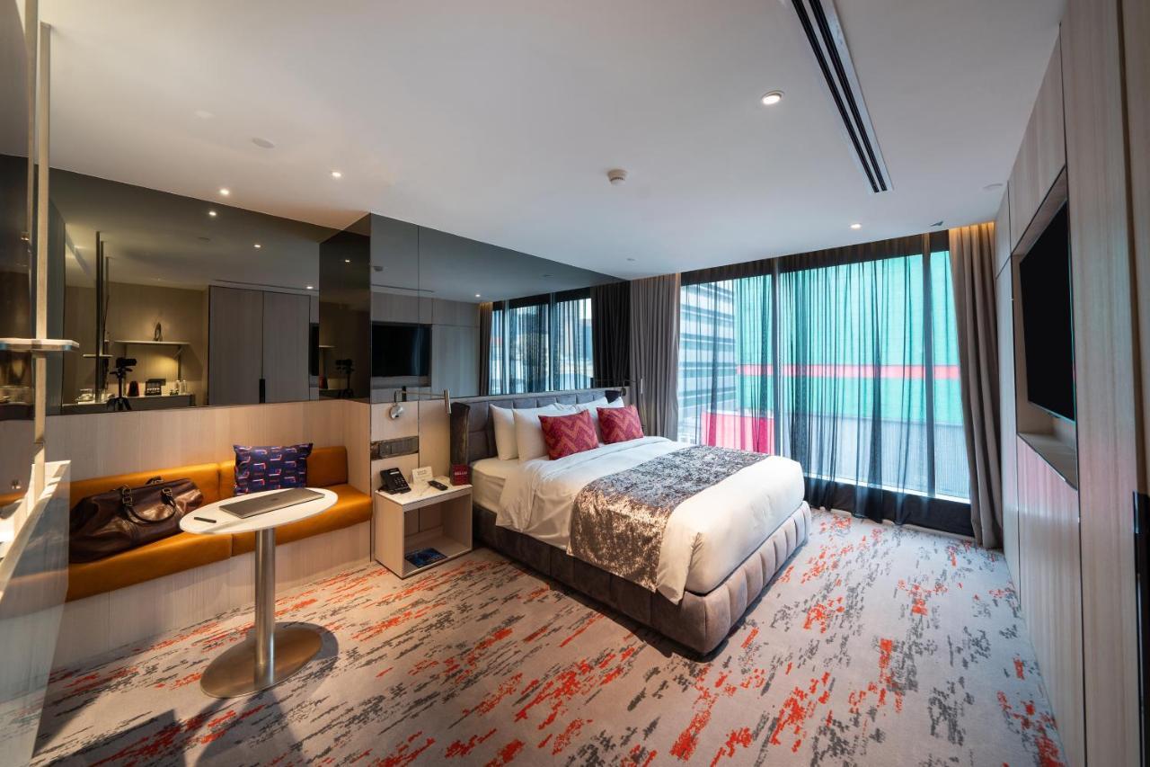 Platinum Suite window
